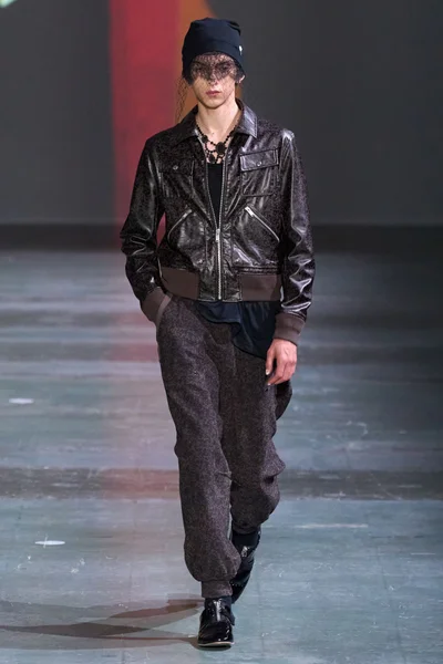 Look 32